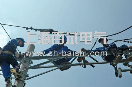 湖南岳阳电网员工“零点抢修”保证供电 湖南岳阳电网员工“零点抢修”保证供电